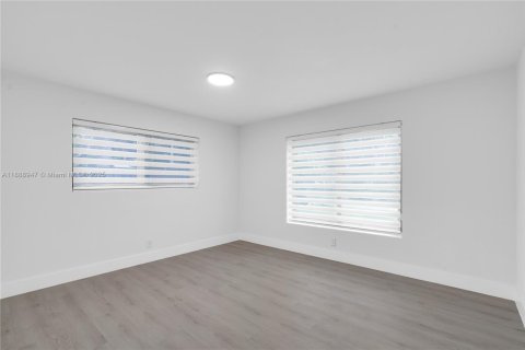 Villa ou maison à vendre à Fort Lauderdale, Floride: 2 chambres, 83.61 m2 № 1941074 - photo 13