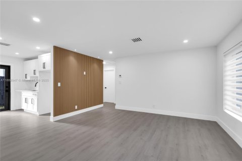 Villa ou maison à vendre à Fort Lauderdale, Floride: 2 chambres, 83.61 m2 № 1941074 - photo 4