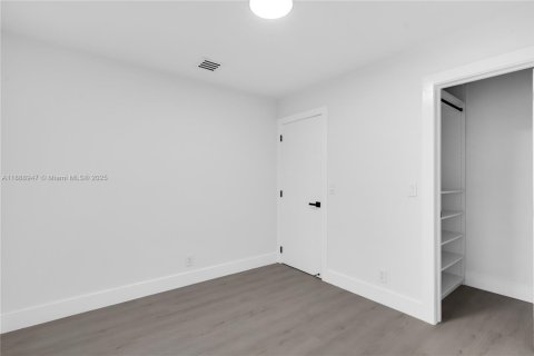 Villa ou maison à vendre à Fort Lauderdale, Floride: 2 chambres, 83.61 m2 № 1941074 - photo 11