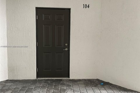 Condo in Miami, Florida, 3 bedrooms  № 1997182 - photo 3