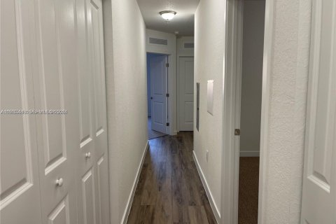 Condo in Miami, Florida, 3 bedrooms  № 1997182 - photo 9