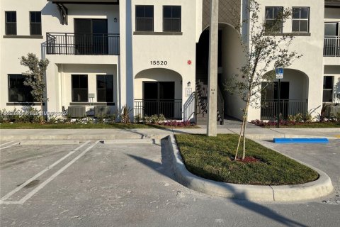 Condo in Miami, Florida, 3 bedrooms  № 1997182