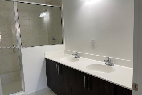 Condo in Miami, Florida, 3 bedrooms  № 1997182 - photo 12