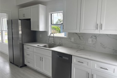 Villa ou maison à louer à Saint Petersburg, Floride: 4 chambres, 134.52 m2 № 2114780 - photo 11