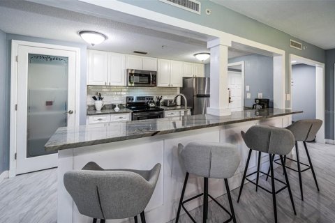 Condo in Palm Harbor, Florida, 2 bedrooms  № 1528919 - photo 12