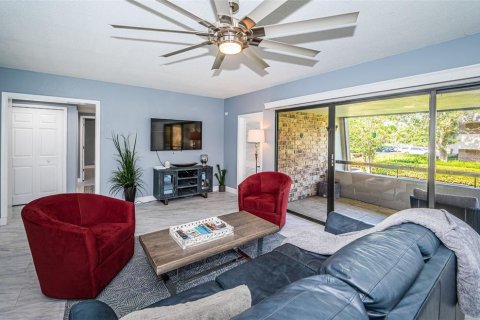 Condo in Palm Harbor, Florida, 2 bedrooms  № 1528919 - photo 24