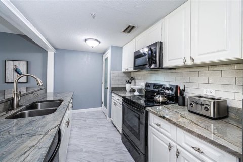 Condo in Palm Harbor, Florida, 2 bedrooms  № 1528919 - photo 18