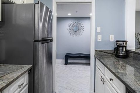 Condo in Palm Harbor, Florida, 2 bedrooms  № 1528919 - photo 17