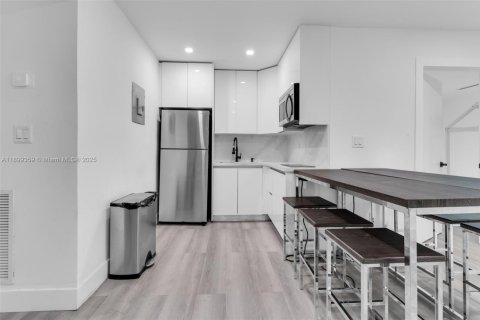 Apartment in Miami, Florida 2 bedrooms № 1952603 - photo 7