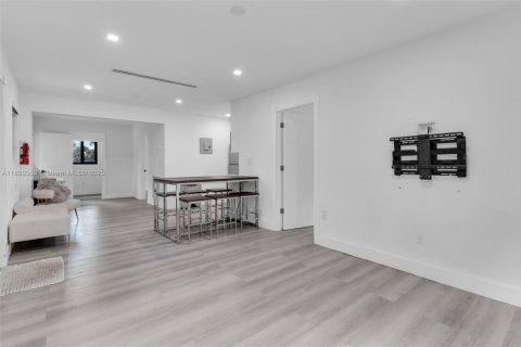 Apartment in Miami, Florida 2 bedrooms № 1952603 - photo 4