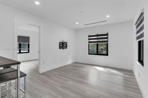 Apartment in Miami, Florida 2 bedrooms № 1952603 - photo 5