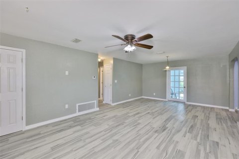 Casa en alquiler en Saint Petersburg, Florida, 4 dormitorios, 152.27 m2 № 1829633 - foto 11
