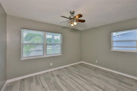 Casa en alquiler en Saint Petersburg, Florida, 4 dormitorios, 152.27 m2 № 1829633 - foto 25