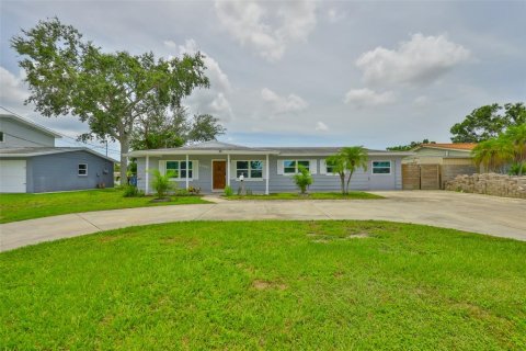 Casa en alquiler en Saint Petersburg, Florida, 4 dormitorios, 152.27 m2 № 1829633 - foto 1