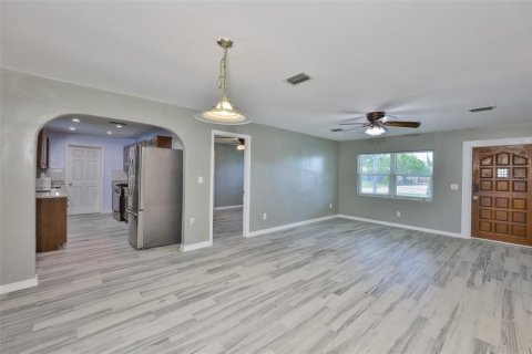 Casa en alquiler en Saint Petersburg, Florida, 4 dormitorios, 152.27 m2 № 1829633 - foto 13