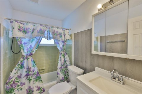 Casa en alquiler en Saint Petersburg, Florida, 4 dormitorios, 152.27 m2 № 1829633 - foto 28