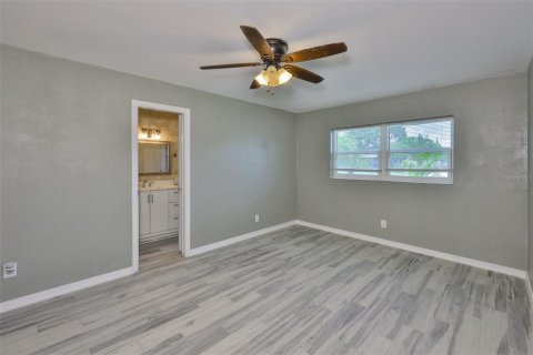 Casa en alquiler en Saint Petersburg, Florida, 4 dormitorios, 152.27 m2 № 1829633 - foto 19