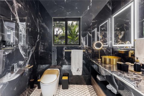 Снять в аренду виллу или дом в Майами, Флорида 5 спален, 269.6м2, № 2024447 - фото 20