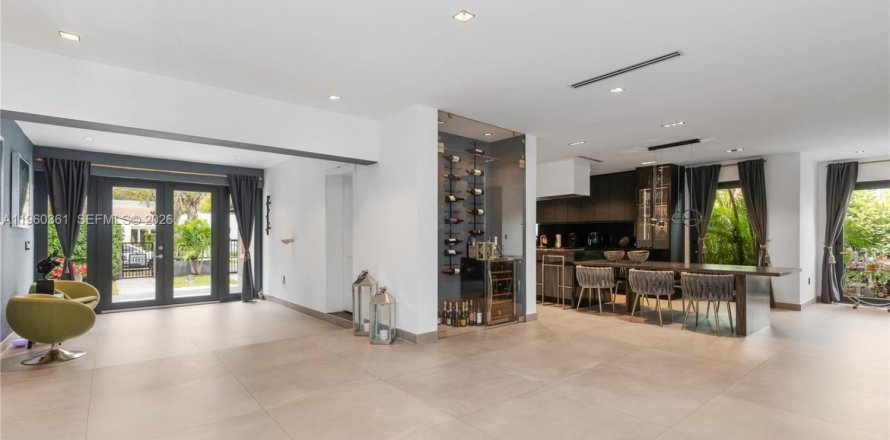 Дом в Майами, Флорида 5 спален, 269.6м2 № 2024447