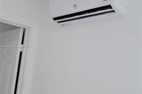 Immobilier commercial à louer à Miami, Floride: 1 chambre, 130.43 m2 № 1968727 - photo 4