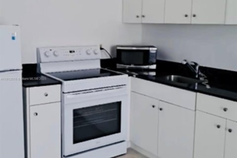 Immobilier commercial à louer à Miami, Floride: 1 chambre, 130.43 m2 № 1968727 - photo 3