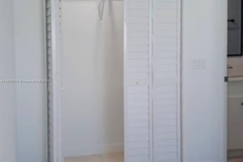 Immobilier commercial à louer à Miami, Floride: 1 chambre, 130.43 m2 № 1968727 - photo 6