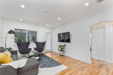 Casa en venta en Miami, Florida, 3 dormitorios, 123.93 m2 № 1951712 - foto 8