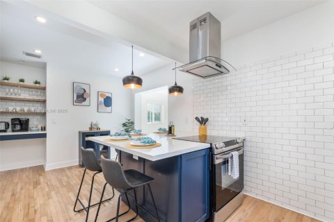 Casa en venta en Miami, Florida, 3 dormitorios, 123.93 m2 № 1951712 - foto 10