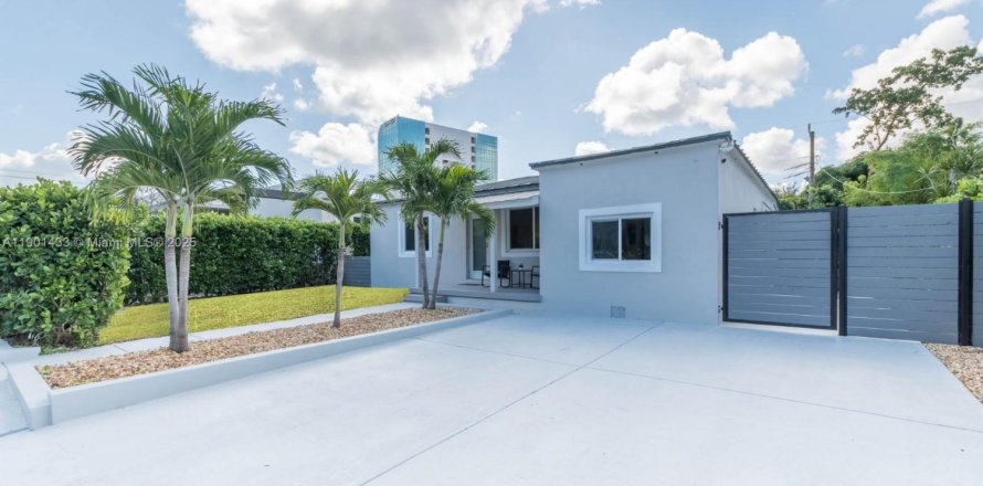 Casa en Miami, Florida 3 dormitorios, 123.93 m2 № 1951712