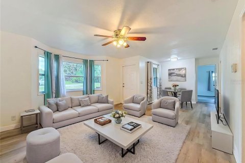 Villa ou maison à vendre à Valrico, Floride: 4 chambres, 212.47 m2 № 2222642 - photo 2