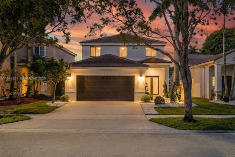 House in Weston, Florida 4 bedrooms, 195.09 sq.m. № 2022056