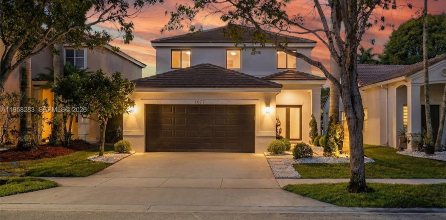 House in Weston, Florida 4 bedrooms, 195.09 sq.m. № 2022056