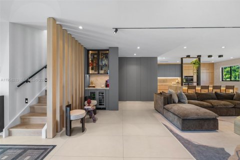 House in Weston, Florida 4 bedrooms, 195.09 sq.m. № 2022056 - photo 3