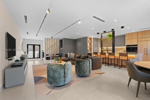 House in Weston, Florida 4 bedrooms, 195.09 sq.m. № 2022056 - photo 2