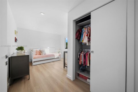 House in Weston, Florida 4 bedrooms, 195.09 sq.m. № 2022056 - photo 12