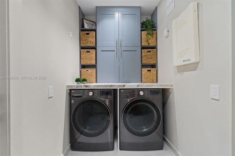 House in Weston, Florida 4 bedrooms, 195.09 sq.m. № 2022056 - photo 14