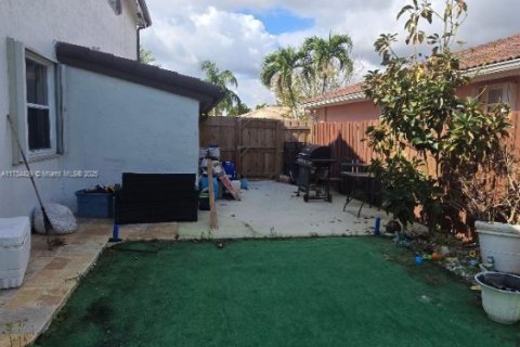 House in Miami, Florida 4 bedrooms, 218.41 sq.m. № 1859330 - photo 10
