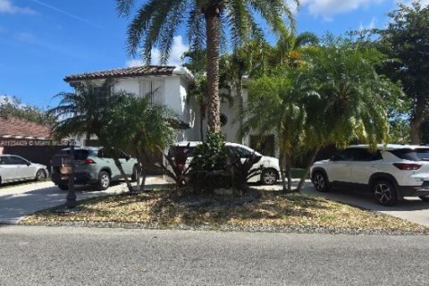 House in Miami, Florida 4 bedrooms, 218.41 sq.m. № 1859330 - photo 6