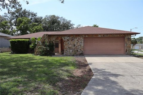 House in Port Richey, Florida 3 bedrooms, 157.93 sq.m. № 2304790