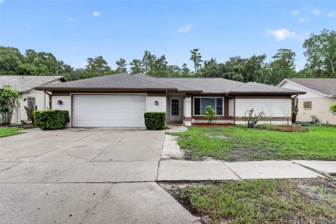 House in New Port Richey, Florida 3 bedrooms, 158.03 sq.m. № 2285058