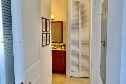 Купить кондоминиум в Корал-Гейблс, Флорида 1 спальня, 72.37м2, № 2048357 - фото 1