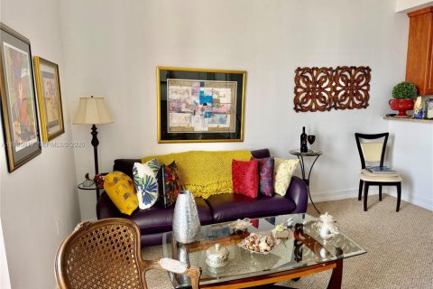 Купить кондоминиум в Корал-Гейблс, Флорида 1 спальня, 72.37м2, № 2048357 - фото 2