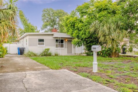 Villa ou maison à Saint Petersburg, Floride 3 chambres, 101.45 m2 № 2229697