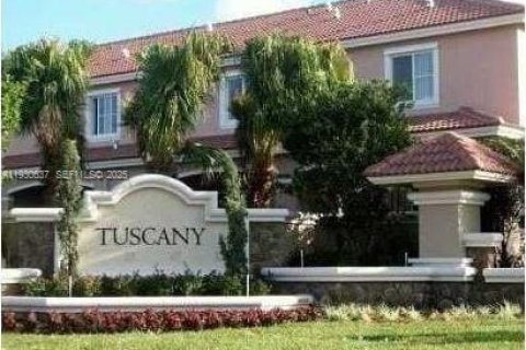 Купить таунхаус в Мирамар, Флорида 3 спальни, 132.2м2, № 1990429 - фото 1