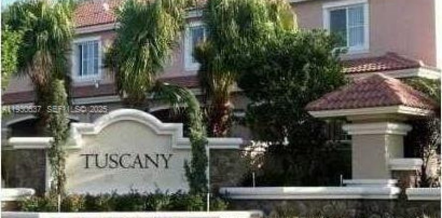 Таунхаус в Мирамар, Флорида 3 спальни, 132.2м2 № 1990429