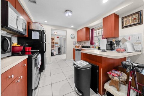 Propiedad comercial en venta en Plant City, Florida, 175.77 m2 № 1570803 - foto 8
