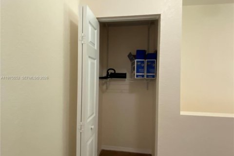 Купить таунхаус в Хомстед, Флорида 3 спальни, 132.94м2, № 2038507 - фото 13