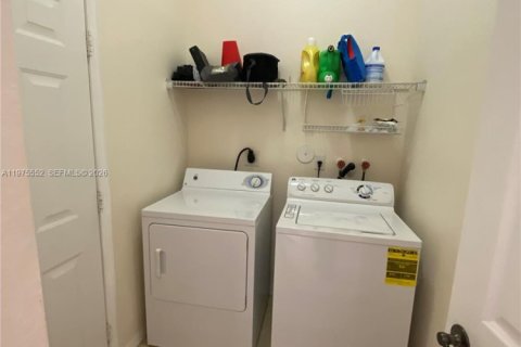 Купить таунхаус в Хомстед, Флорида 3 спальни, 132.94м2, № 2038507 - фото 4