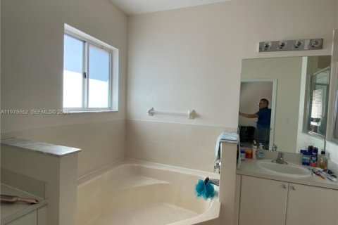 Купить таунхаус в Хомстед, Флорида 3 спальни, 132.94м2, № 2038507 - фото 28