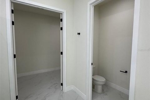 House in Port Charlotte, Florida 4 bedrooms, 200.02 sq.m. № 1792873 - photo 5